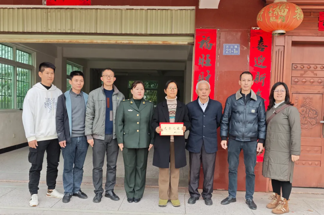 【擁軍優屬 擁政愛民】連城：懸掛光榮牌點亮軍人家庭的 “軍味符號”