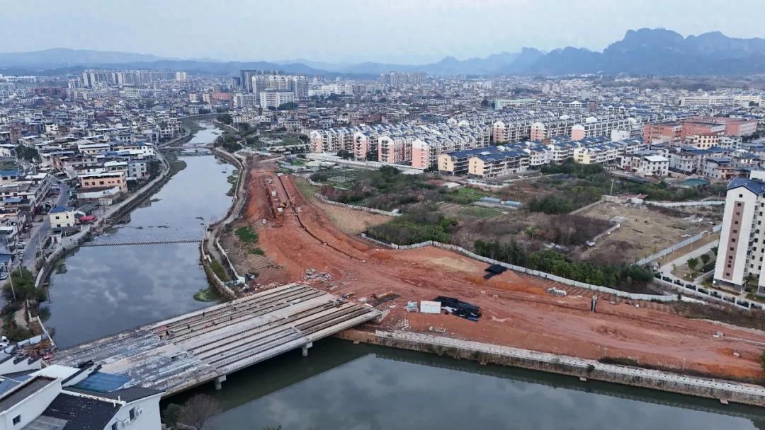 聚力項目落地攻堅 | “新虹”飛架文川河 民生路網再擴容——連城縣寧南路與培田路連接工程加緊推進