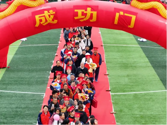 韶華初戰(zhàn)凌云志  青春正盛譜華章——成人禮宣傳報(bào)道稿 2025.3.16(3)9155.png