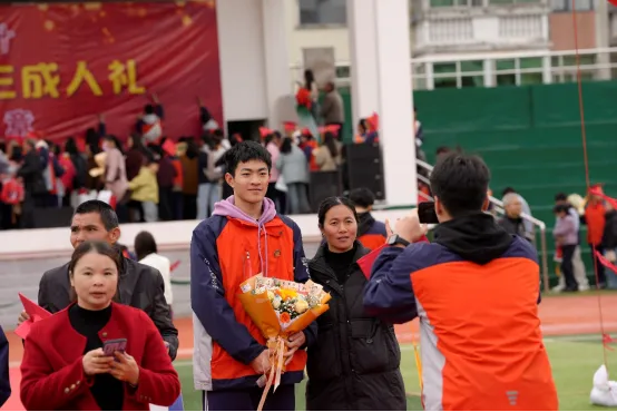 韶華初戰(zhàn)凌云志  青春正盛譜華章——成人禮宣傳報(bào)道稿 2025.3.16(3)9910.png