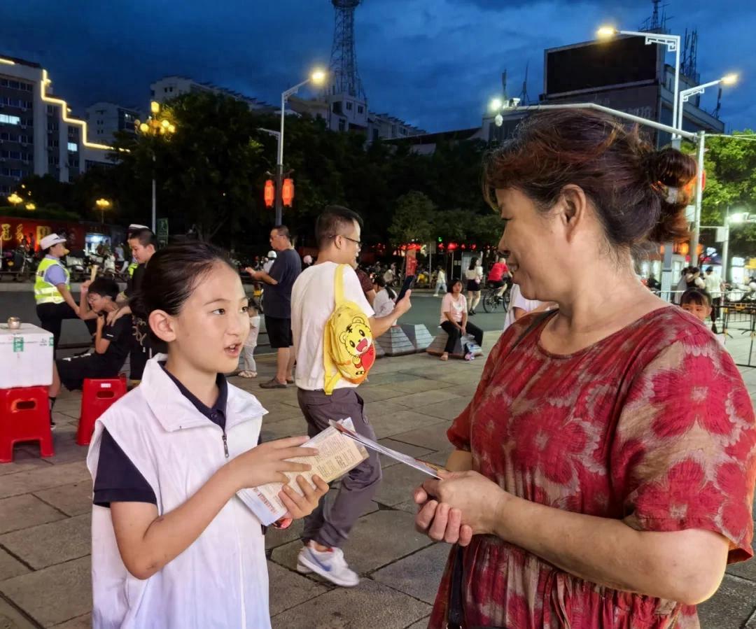 “夏夜童話”里的法治星光：“小小蒲公英”點亮非遺奇境