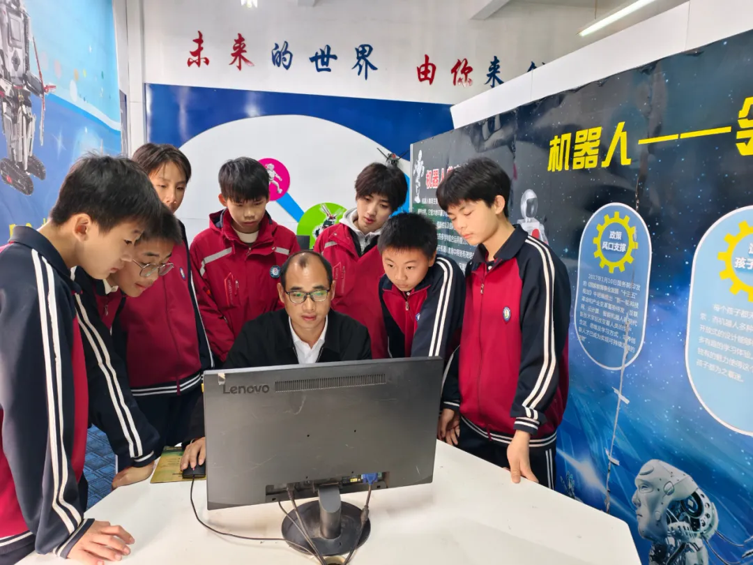 【創新創業創造冠豸】朋口中學：機器人社團點亮青少年的科技夢