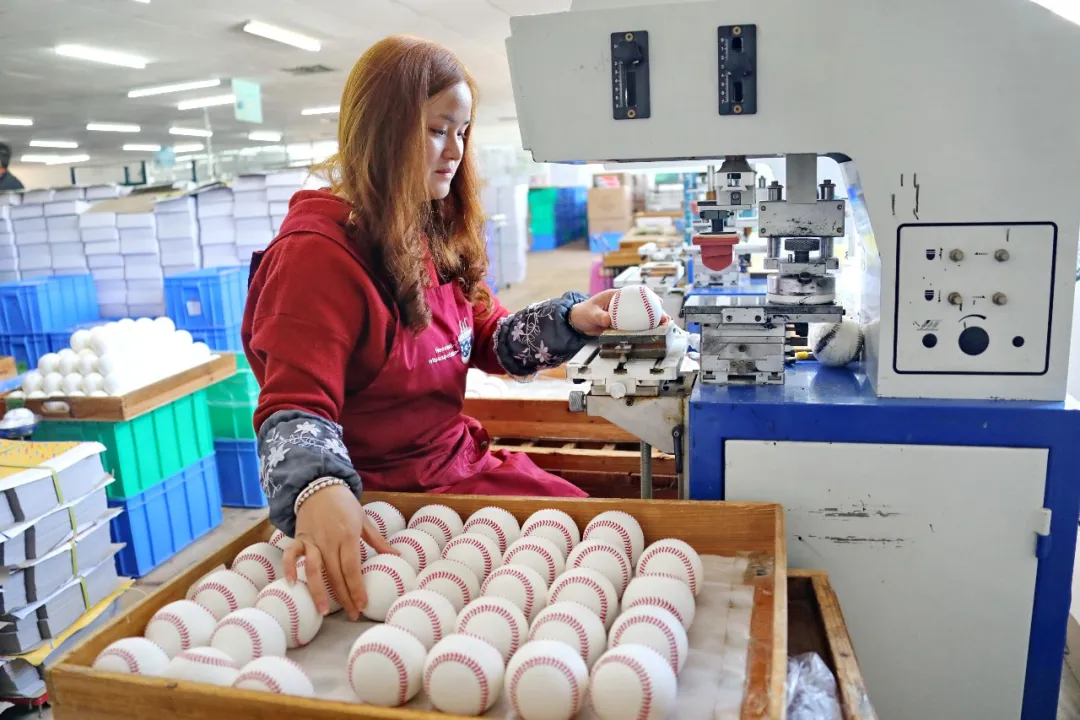 【奮勇擔當 決戰決勝“十四五”】一顆棒球的融合之力 ——連城棒壘球產業高質量發展結碩果